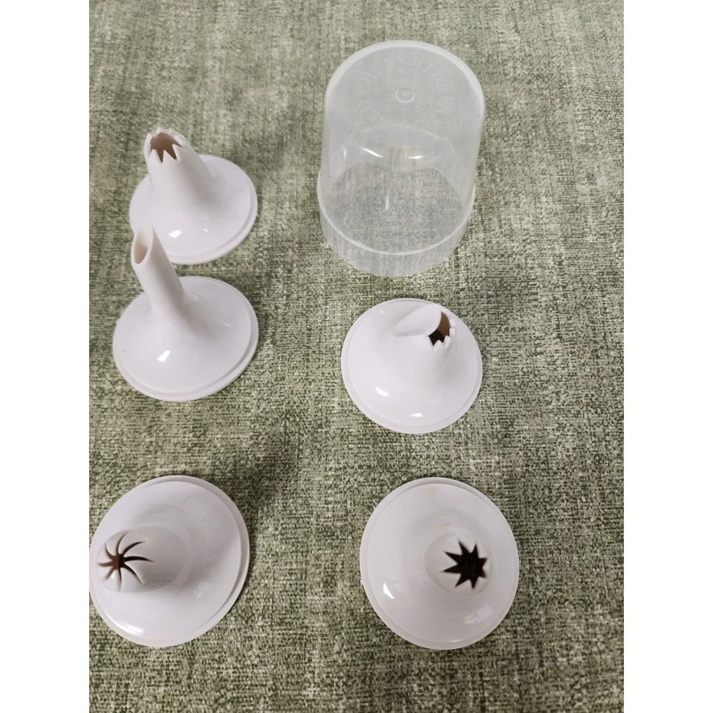 Pampered Chef Easy Accent Decorator 1778 Decorating tips and cap ONLY